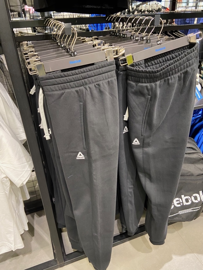 Товары Adidas в дисконте