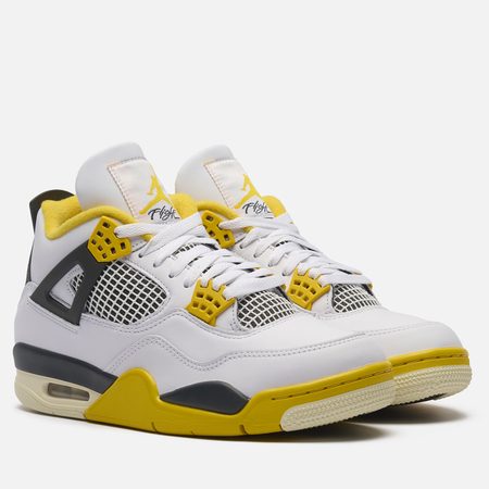 Женские кроссовки Jordan Wmns Air Jordan 4 Retro, цвет белый