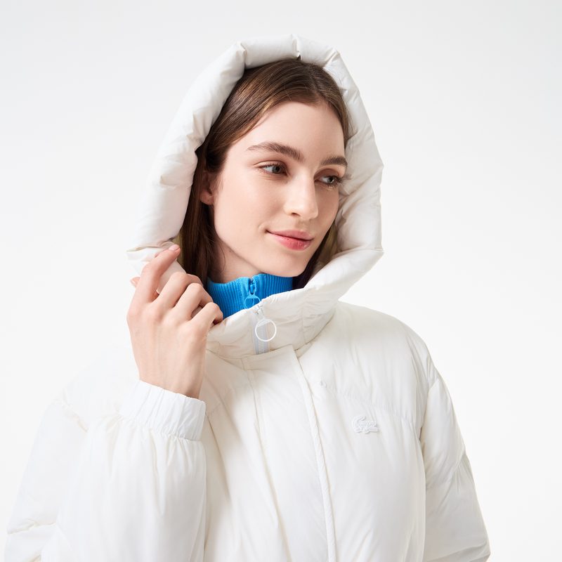 Женский короткий пуховик Lacoste с поясом и высоким воротом 3