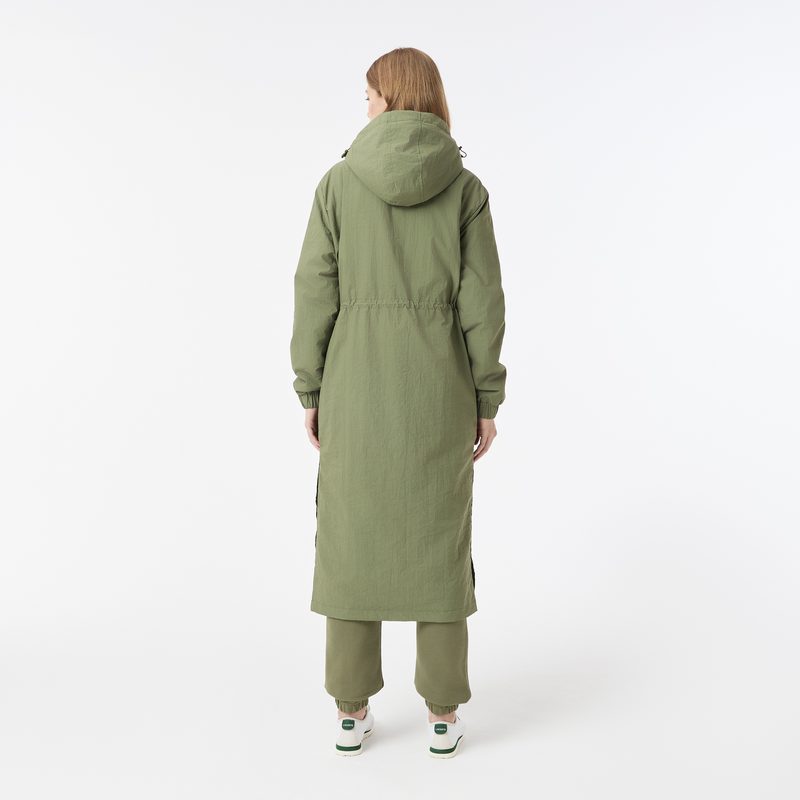 Женская длинная парка Lacoste с капюшоном и боковым клапаном на пуговицах 2