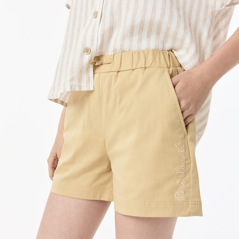 Женские короткие однотонные шорты Lacoste 4