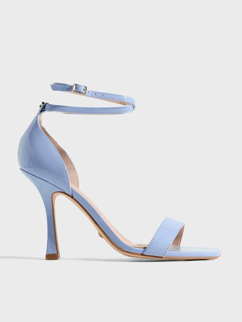 Босоножки Guess