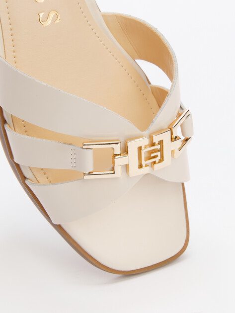 Шлепанцы Guess 6