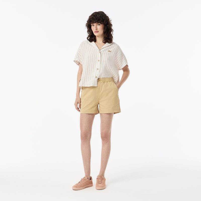 Женские короткие однотонные шорты Lacoste