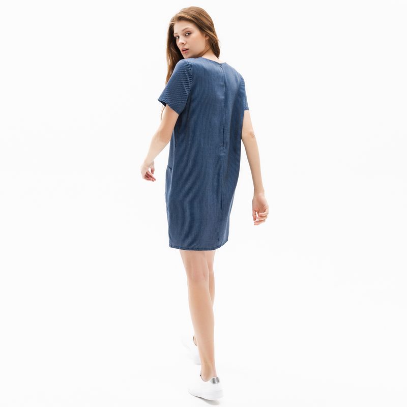 Женское платье Lacoste с круглым вырезом 2