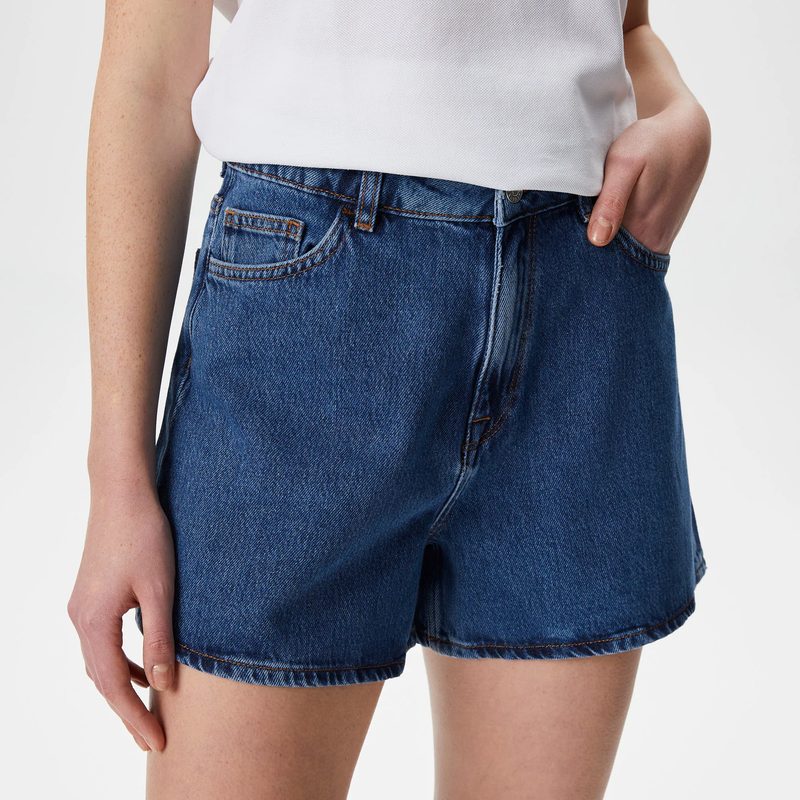 Женские короткие джинсовые шорты Lacoste на пуговице 4
